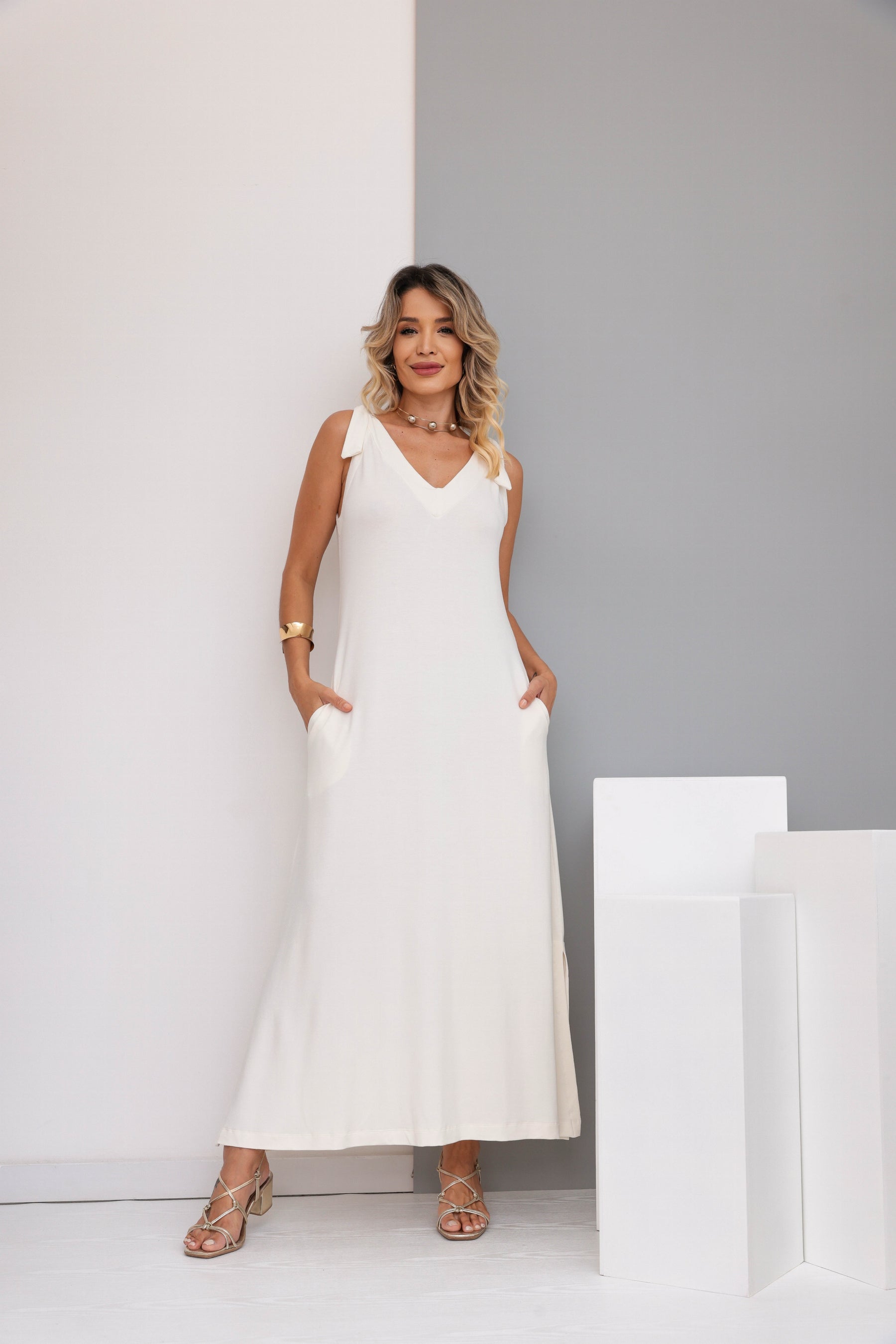 Vestido longo regata com decote V Safira