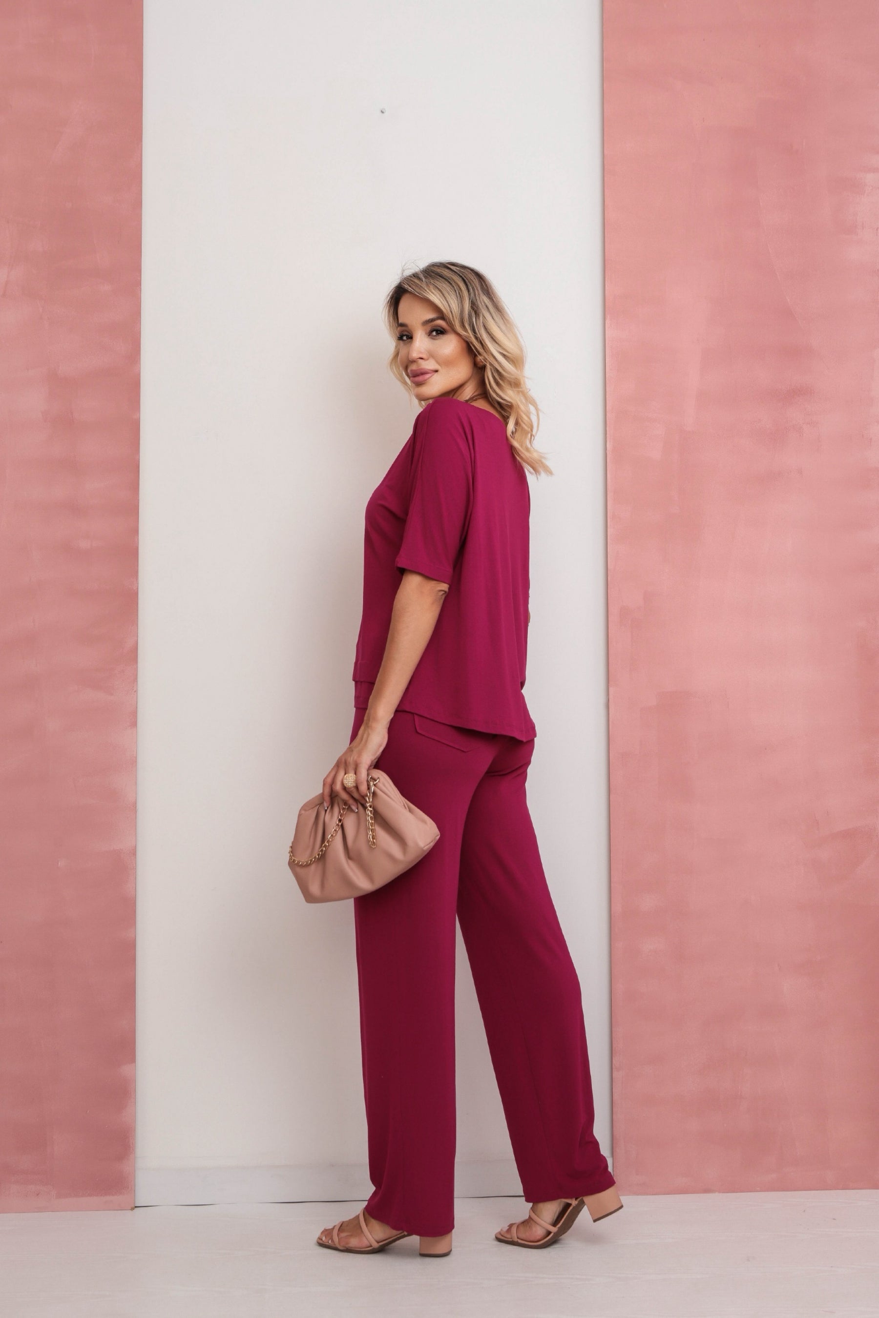 Conjunto de calça reta com blusa manga curta e gola canoa Vanessa