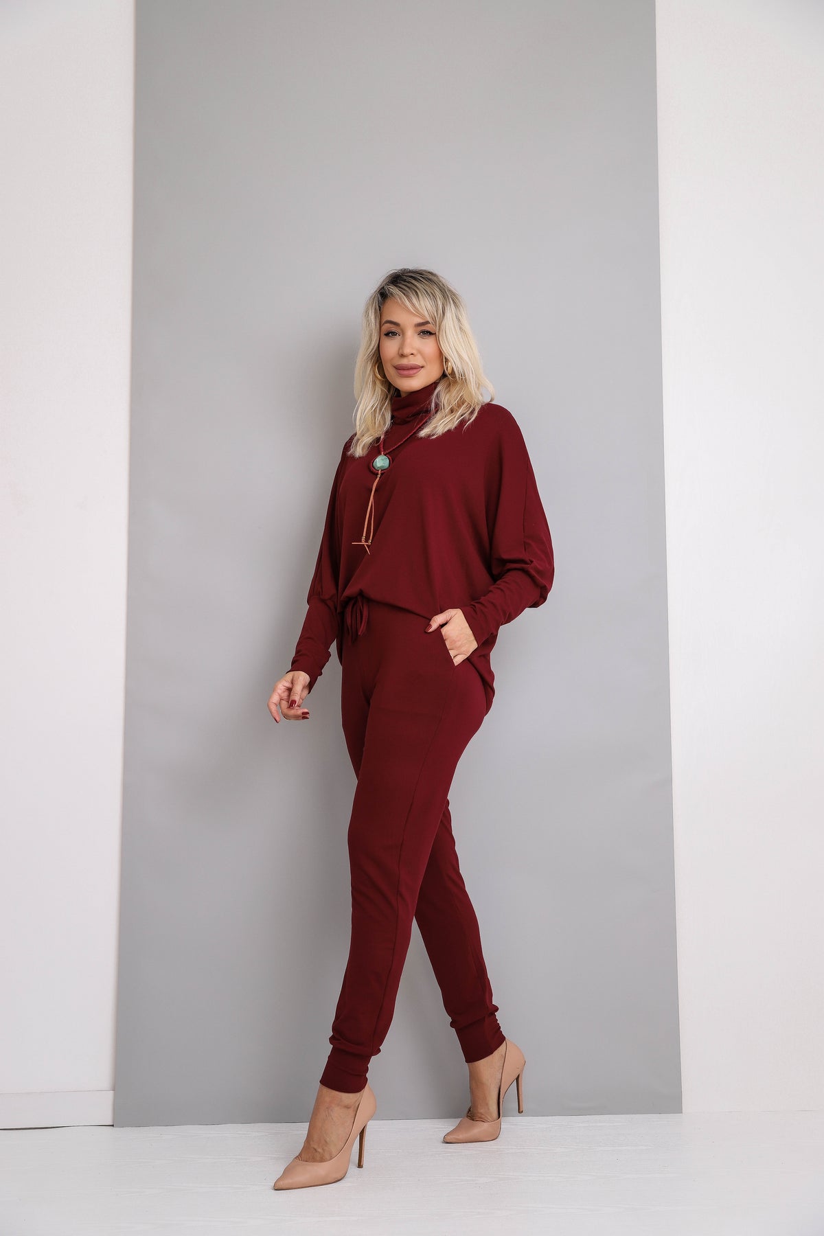 Conjunto de calça jogger com blusa morcego e manga longa com gola alta Heloá