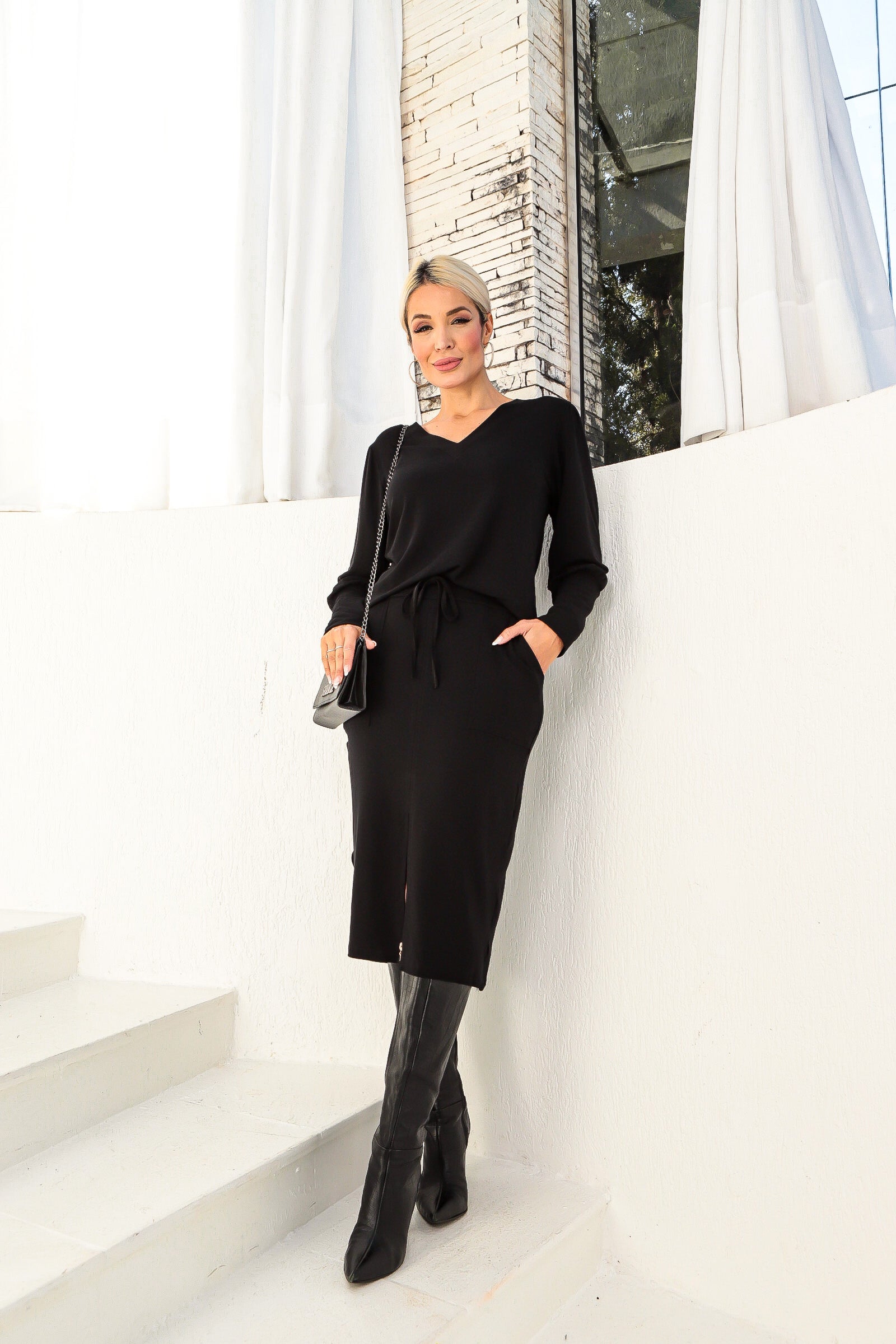 Conjunto de saia com blusa de manga longa e decote em V Bárbara