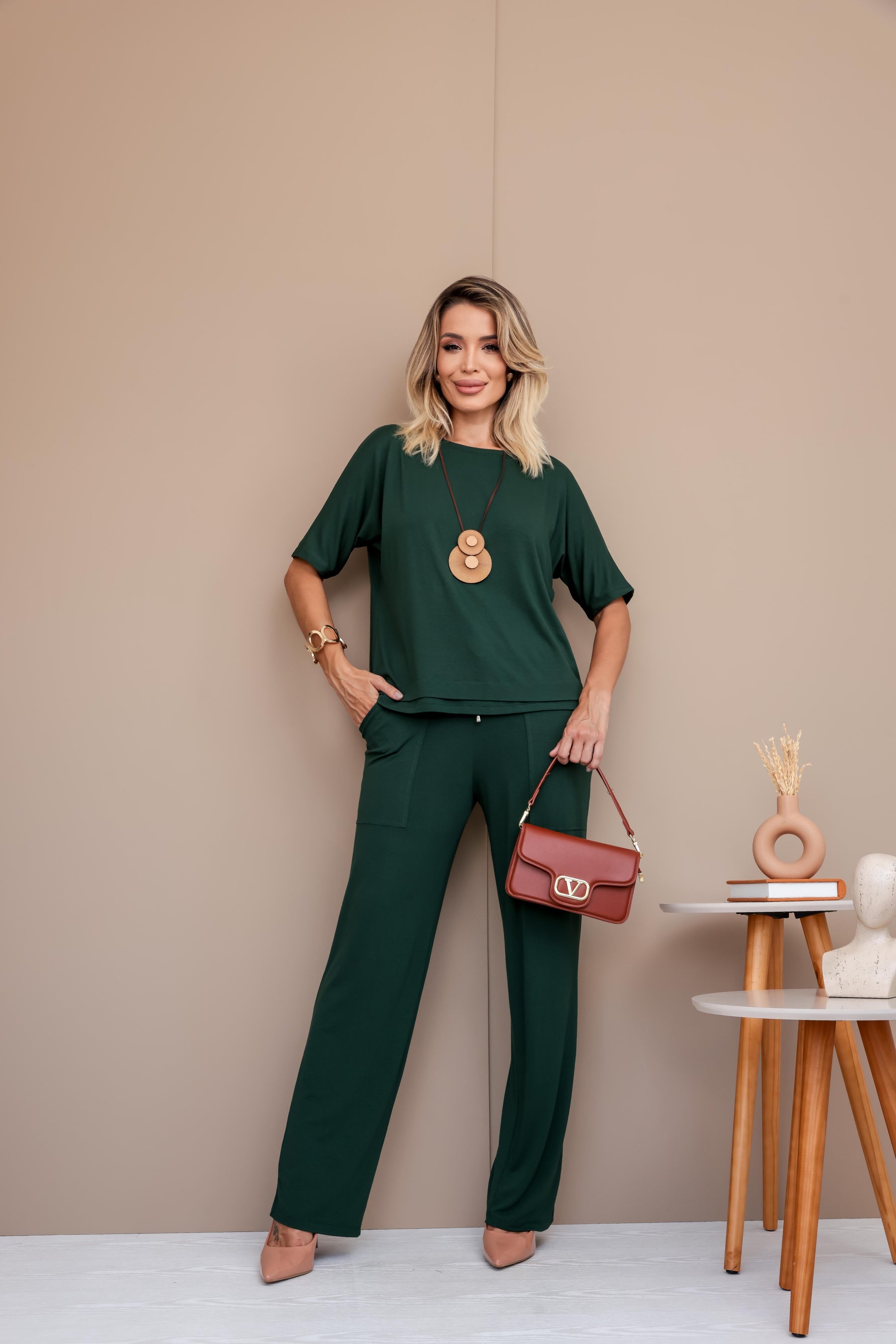 Conjunto de calça reta com blusa manga curta e gola canoa Vanessa