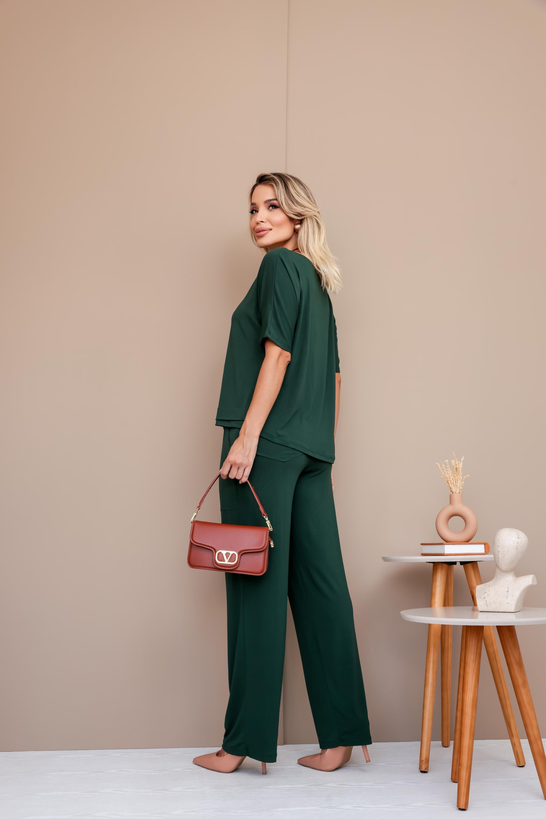 Conjunto de calça reta com blusa manga curta e gola canoa Vanessa