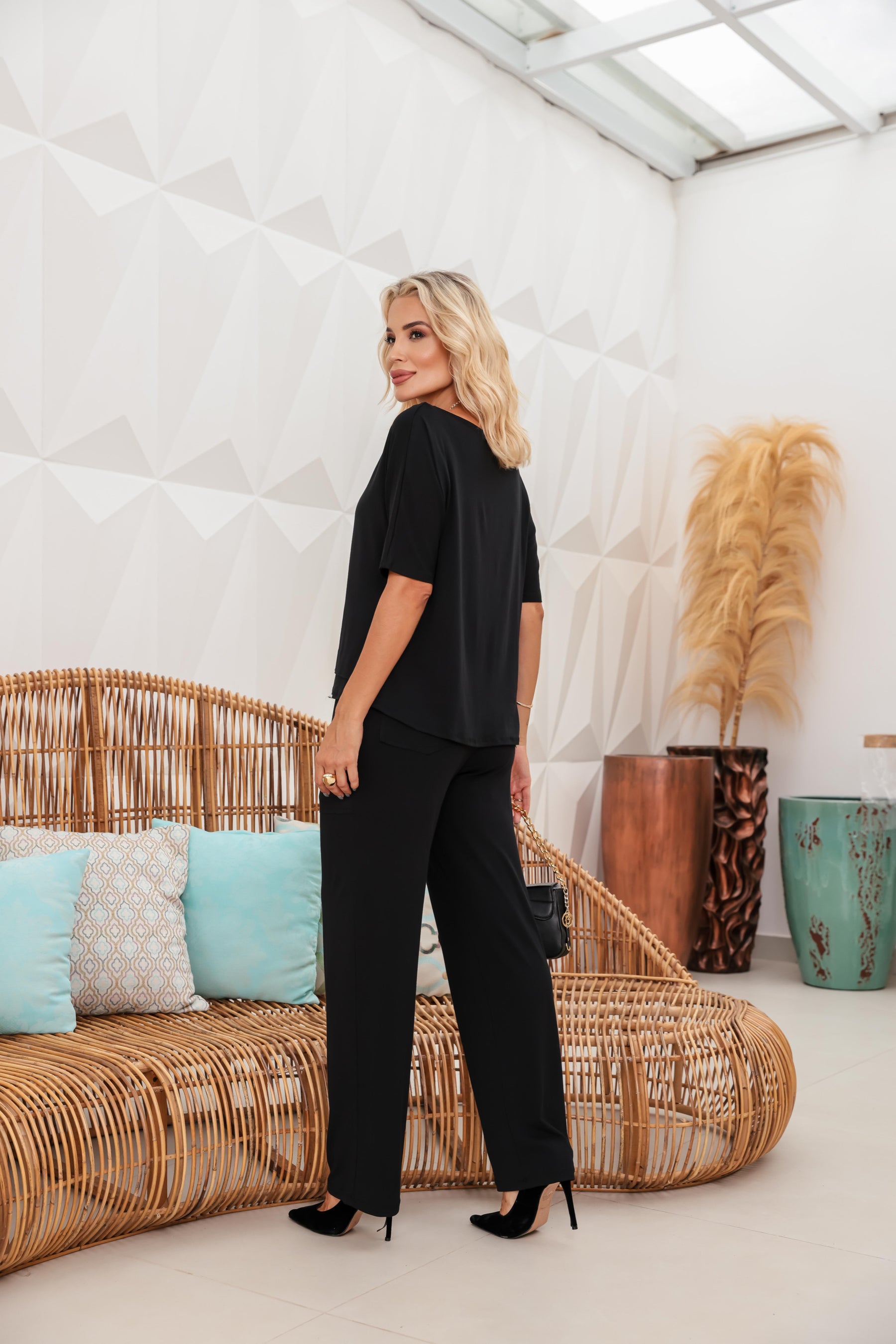 Conjunto de calça reta com blusa manga curta e gola canoa Vanessa