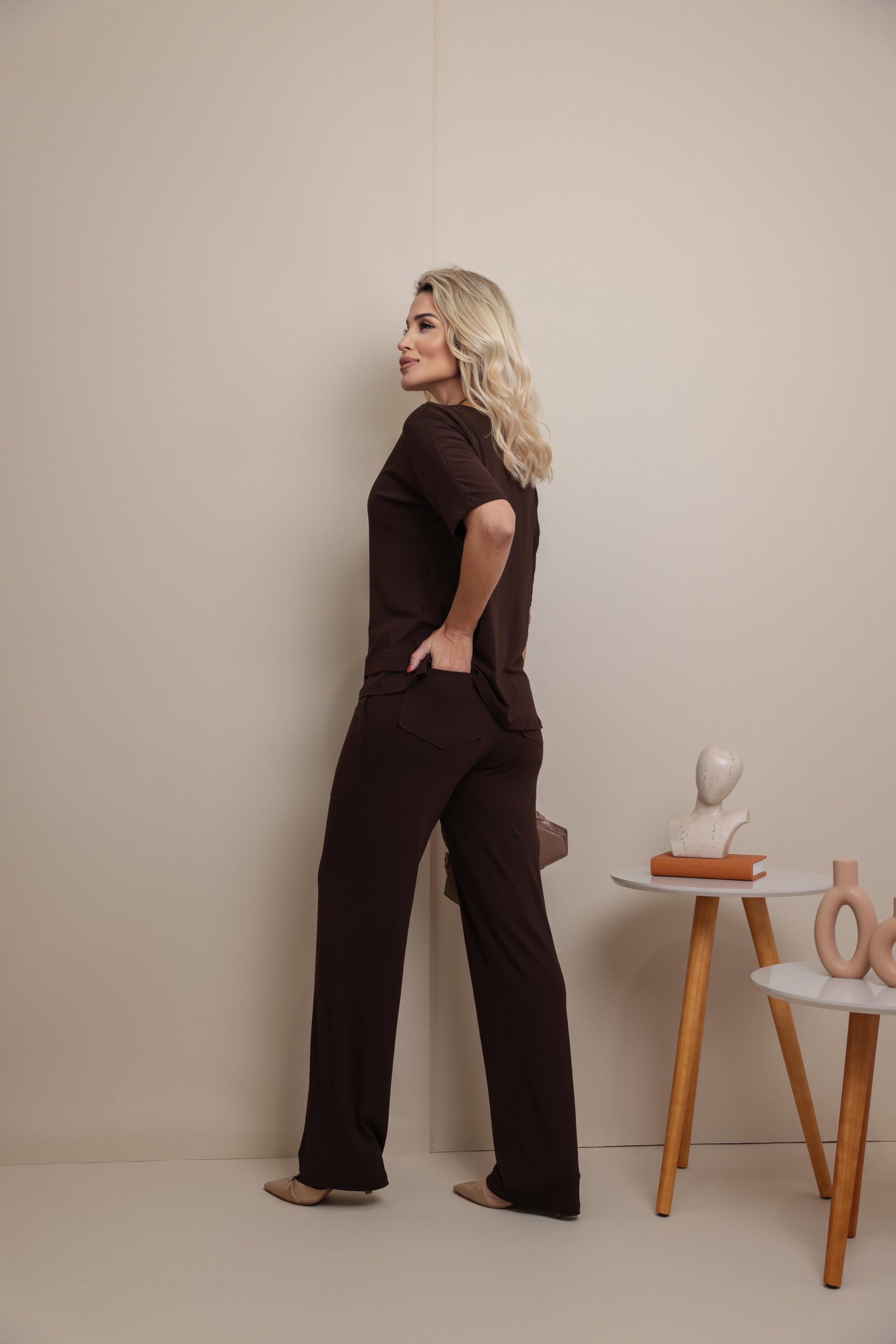 Conjunto de calça reta com blusa manga curta e gola canoa Vanessa