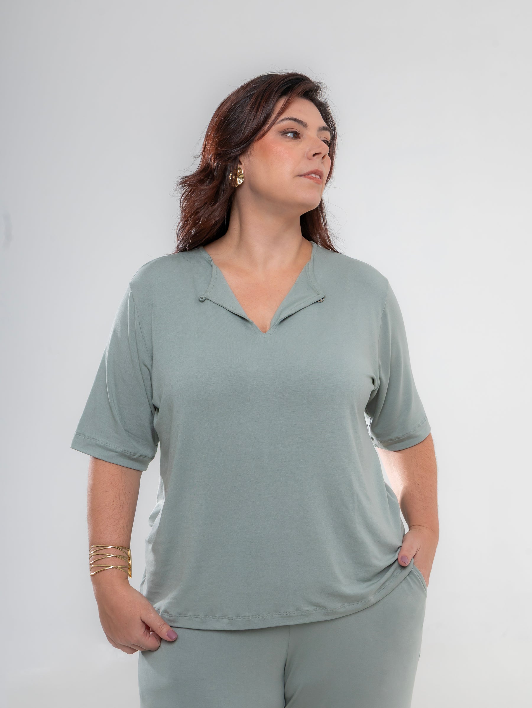 Conjunto de calça pantalona com blusa de manga curta verde salsa Versatile