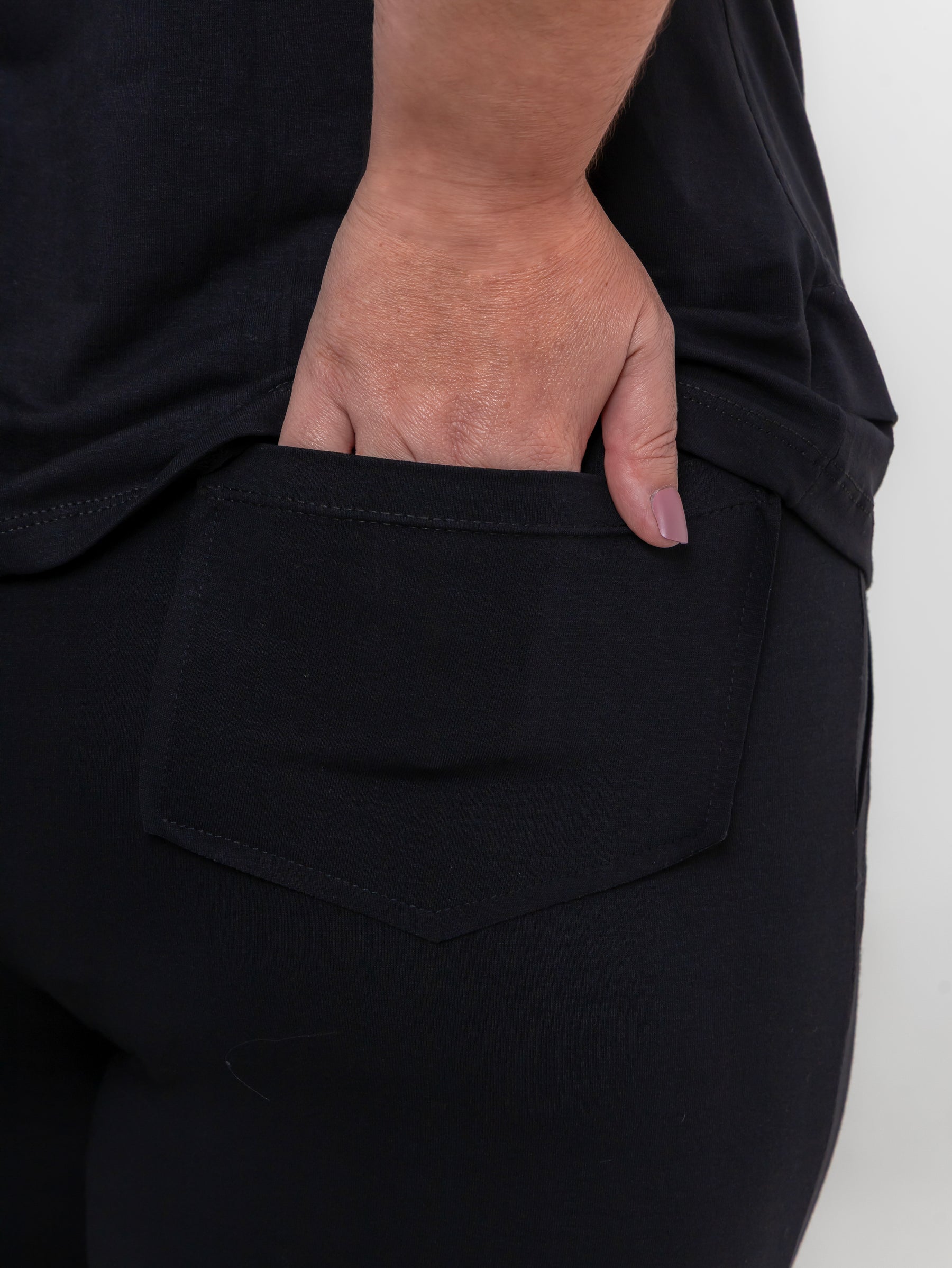 Conjunto de calça reta com blusa manga curta e gola canoa preto Basic