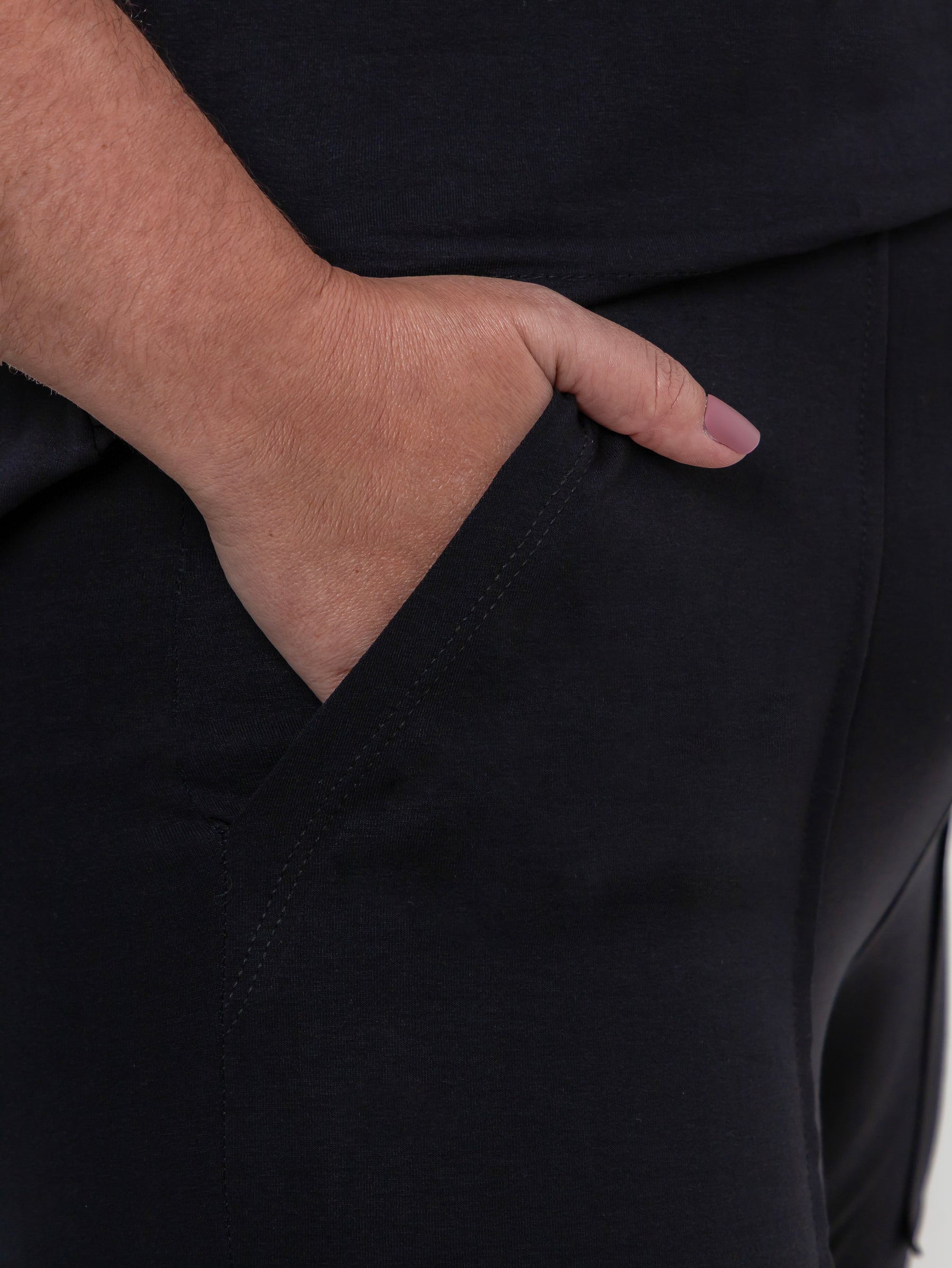 Conjunto de calça reta com blusa manga curta e gola canoa preto Basic