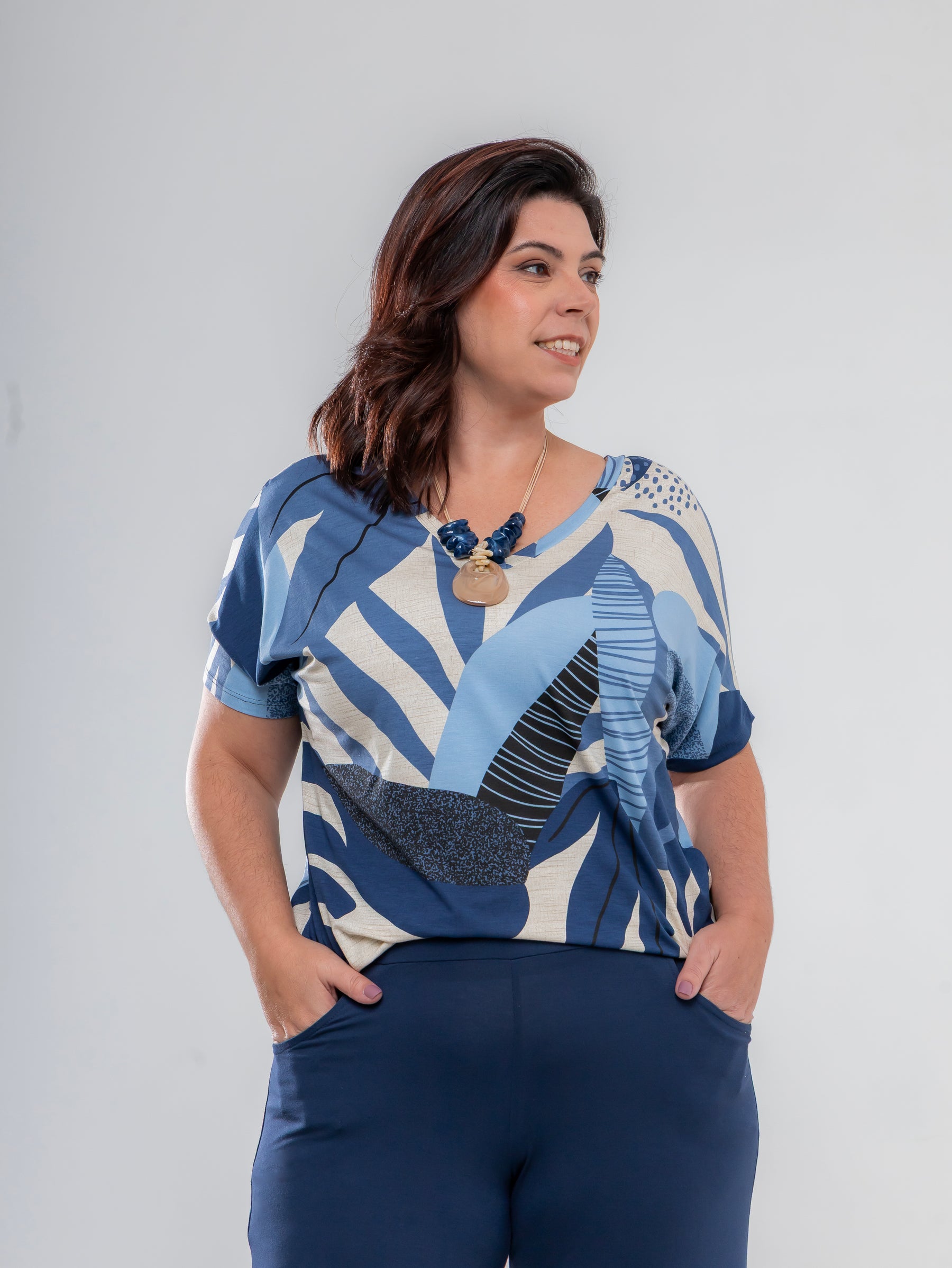 Blusa de manga curta com decote em V estampada azul Serena