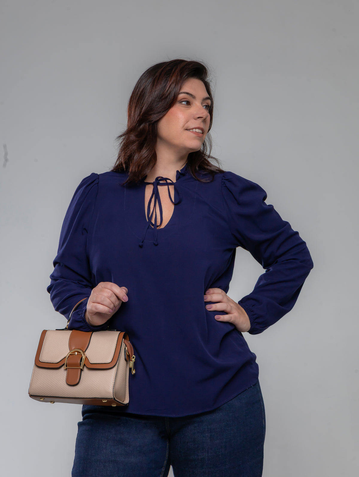 Camisa de manga longa com decote laço e ombro bufante azul Elegance