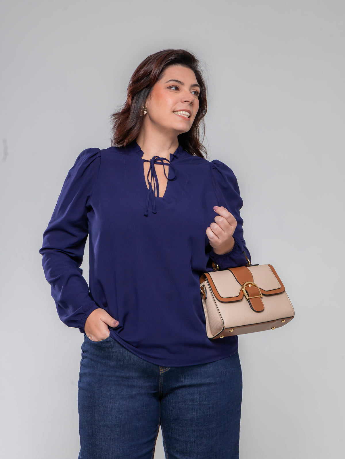 Camisa de manga longa com decote laço e ombro bufante azul Elegance