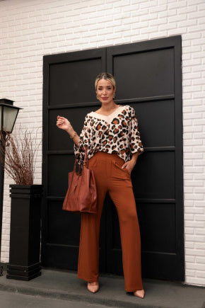 Conjunto de calça flare com blusa de manga 3/4 e decote em V Ariana