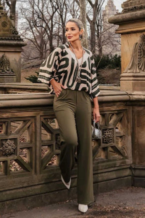Conjunto de calça flare com blusa de manga 3/4 e decote em V Ariana