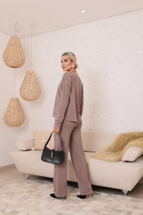 Conjunto de calça reta com blusa de manga longa Vanessa