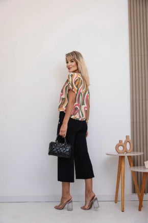 Conjunto de calça pantacourt com blusa de manga curta e gola redonda Gisele
