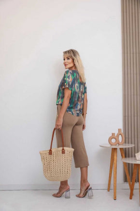 Conjunto de calça pantacourt com blusa de manga curta e gola redonda Gisele