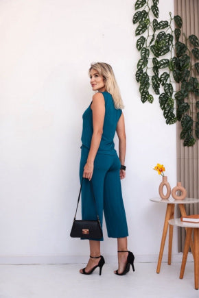 Conjunto pantacourt com regata de gola redonda Grace