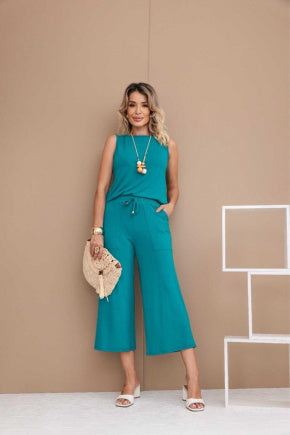 Conjunto pantacourt com regata de gola redonda Grace