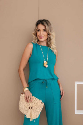 Conjunto pantacourt com regata de gola redonda Grace