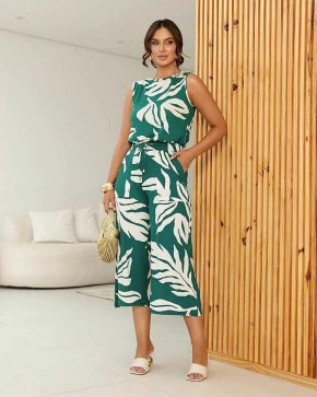 Conjunto pantacourt com regata de gola redonda Grace