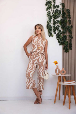 Conjunto pantacourt com regata de gola redonda Grace