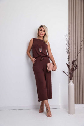 Conjunto pantacourt com regata de gola redonda Grace
