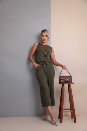 Conjunto pantacourt com regata de gola redonda Grace