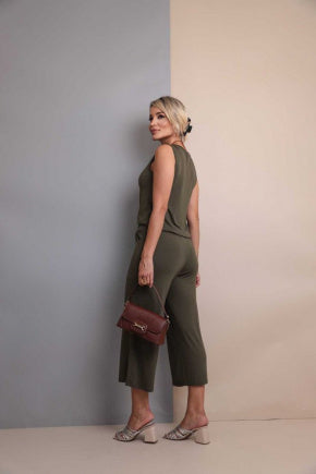 Conjunto pantacourt com regata de gola redonda Grace
