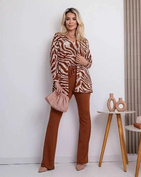 Conjunto de calça reta com regata de decote em U e cardigã Maitê