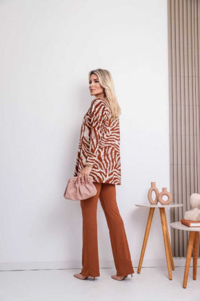 Conjunto de calça reta com regata de decote em U e cardigã Maitê