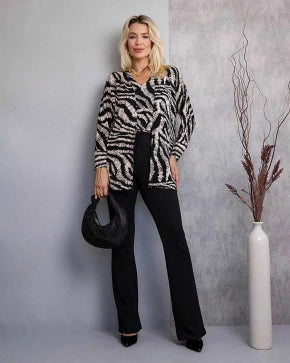 Conjunto de calça reta com regata de decote em U e cardigã Maitê