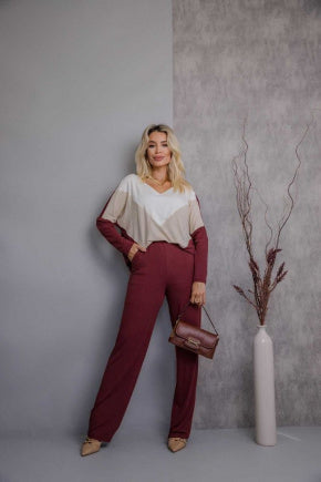 Conjunto de calça reta com blusa de manga longa e decote V Maria Flor