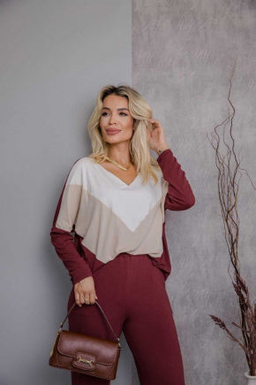 Conjunto de calça reta com blusa de manga longa e decote V Maria Flor