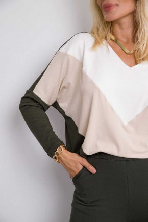 Conjunto de calça reta com blusa de manga longa e decote V Maria Flor