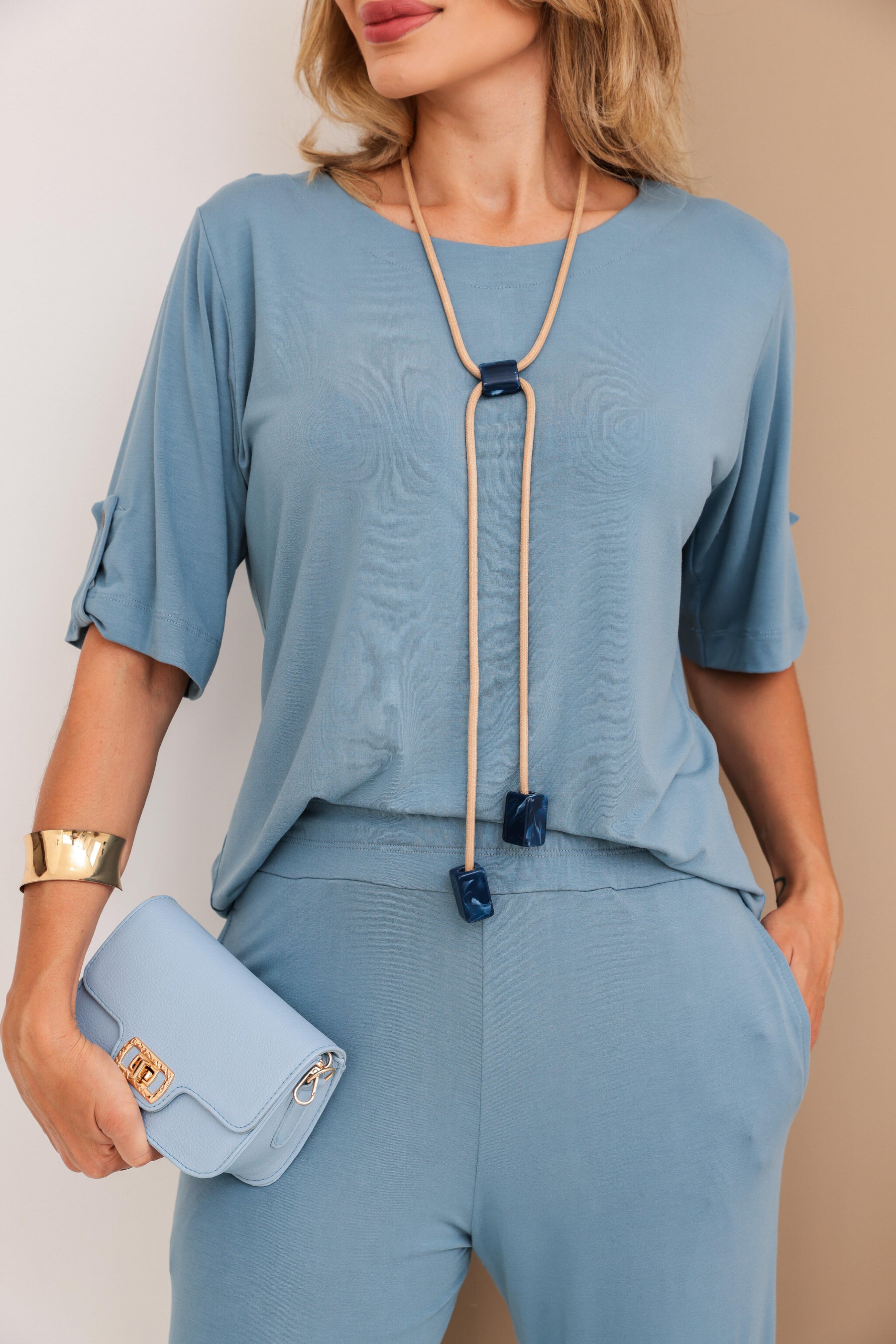 Conjunto de calça reta com blusa manga curta e recorte redondo Eva