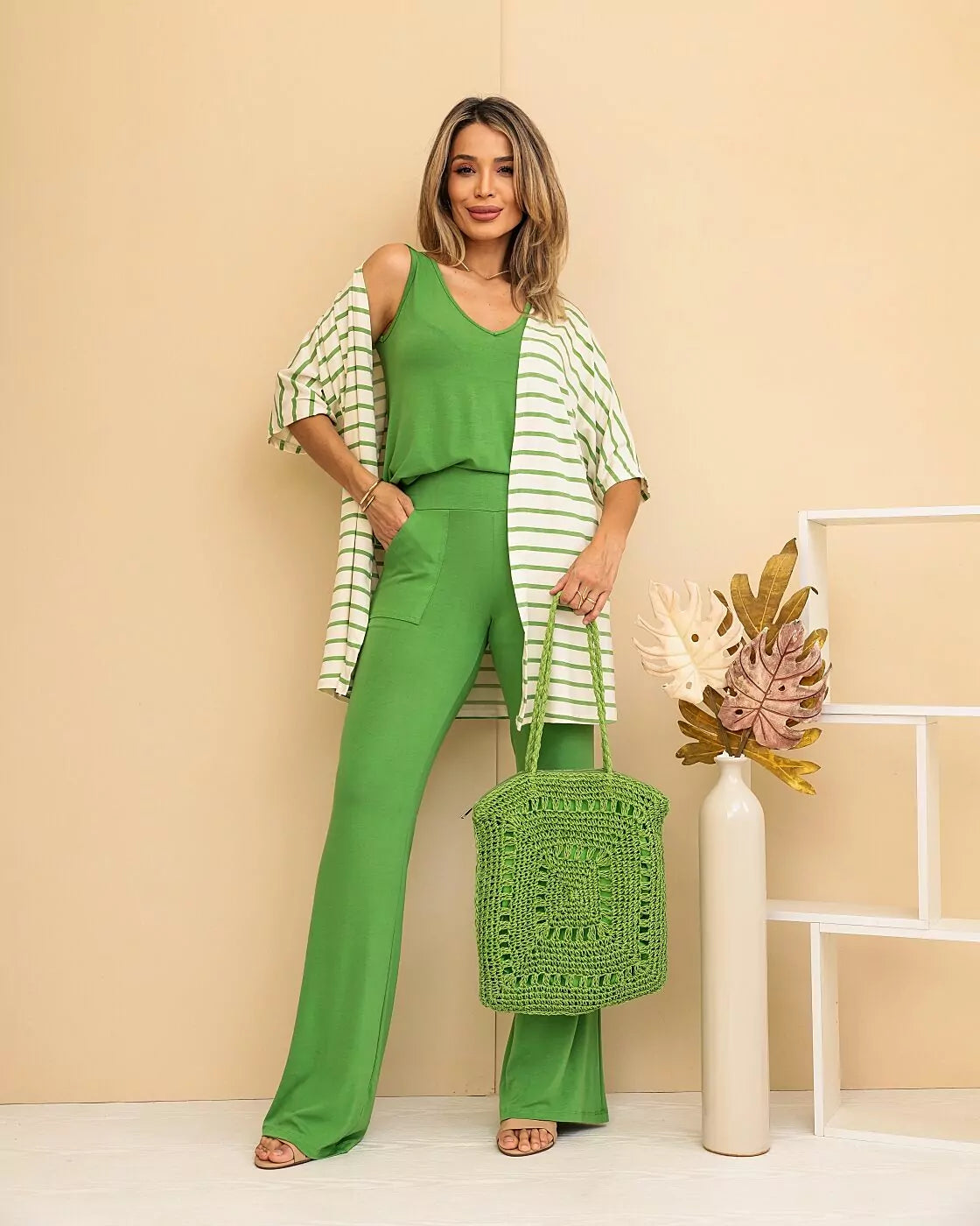 Trijunto de calça flare com regata gola V e cardigã manga 3/4 Silvia
