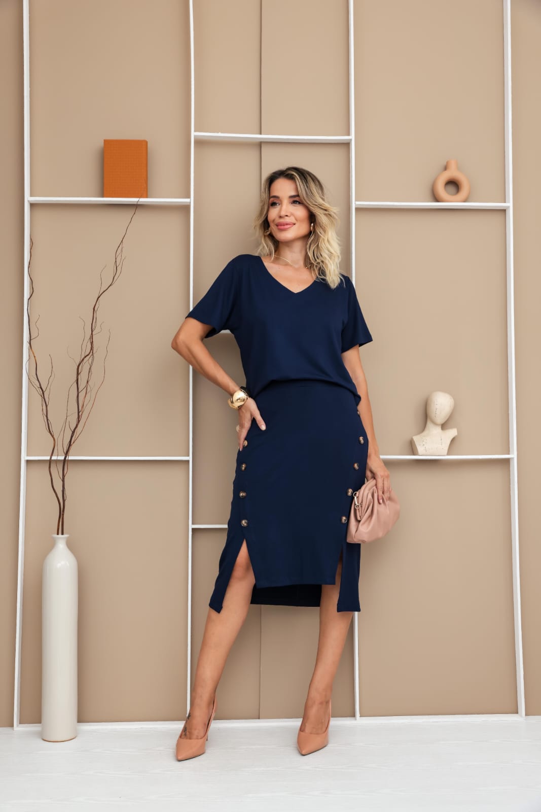 Conjunto de saia midi com blusa de manga curta e decote em V Silvia