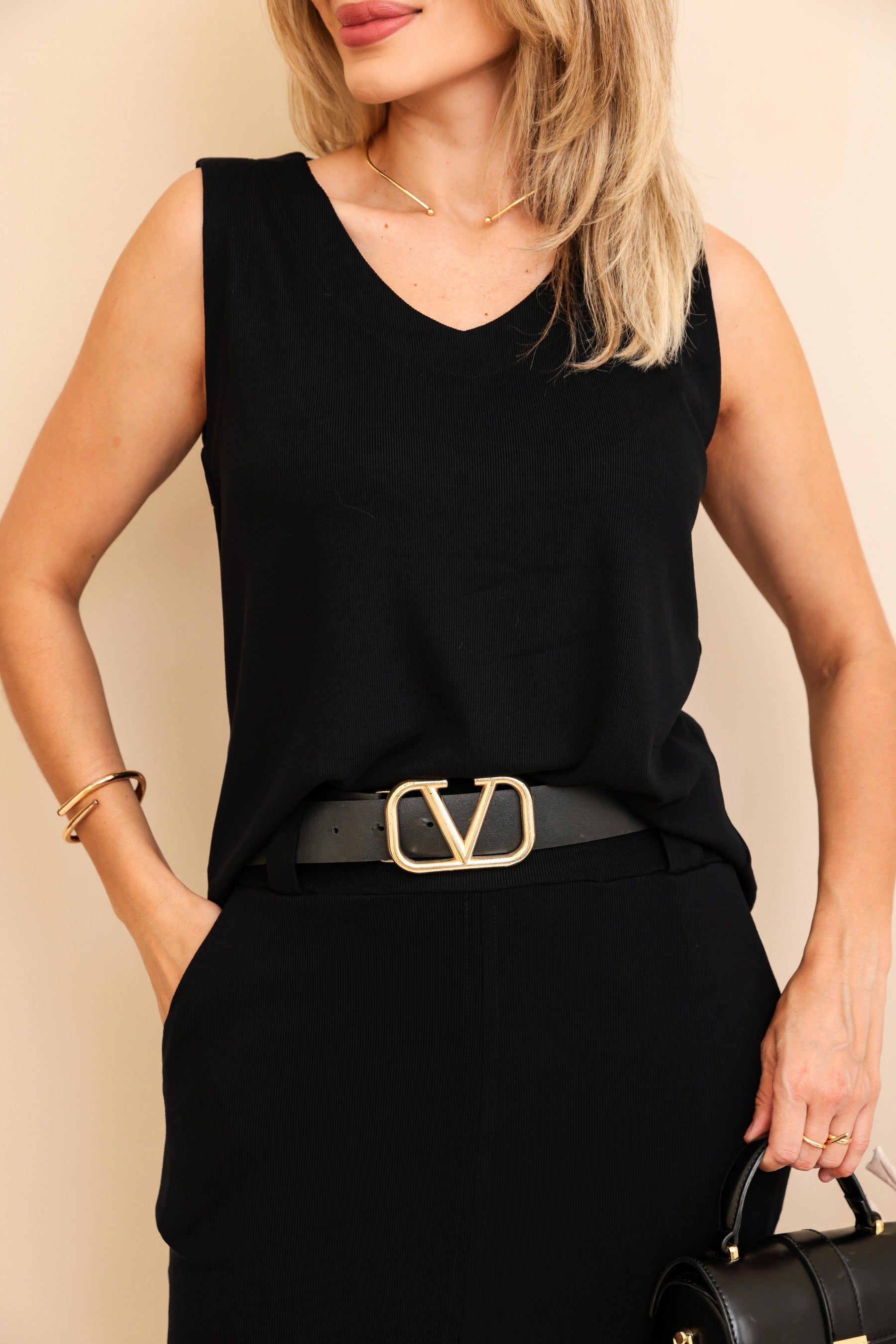 Conjunto de saia midi com blusa regata e decote V Ana