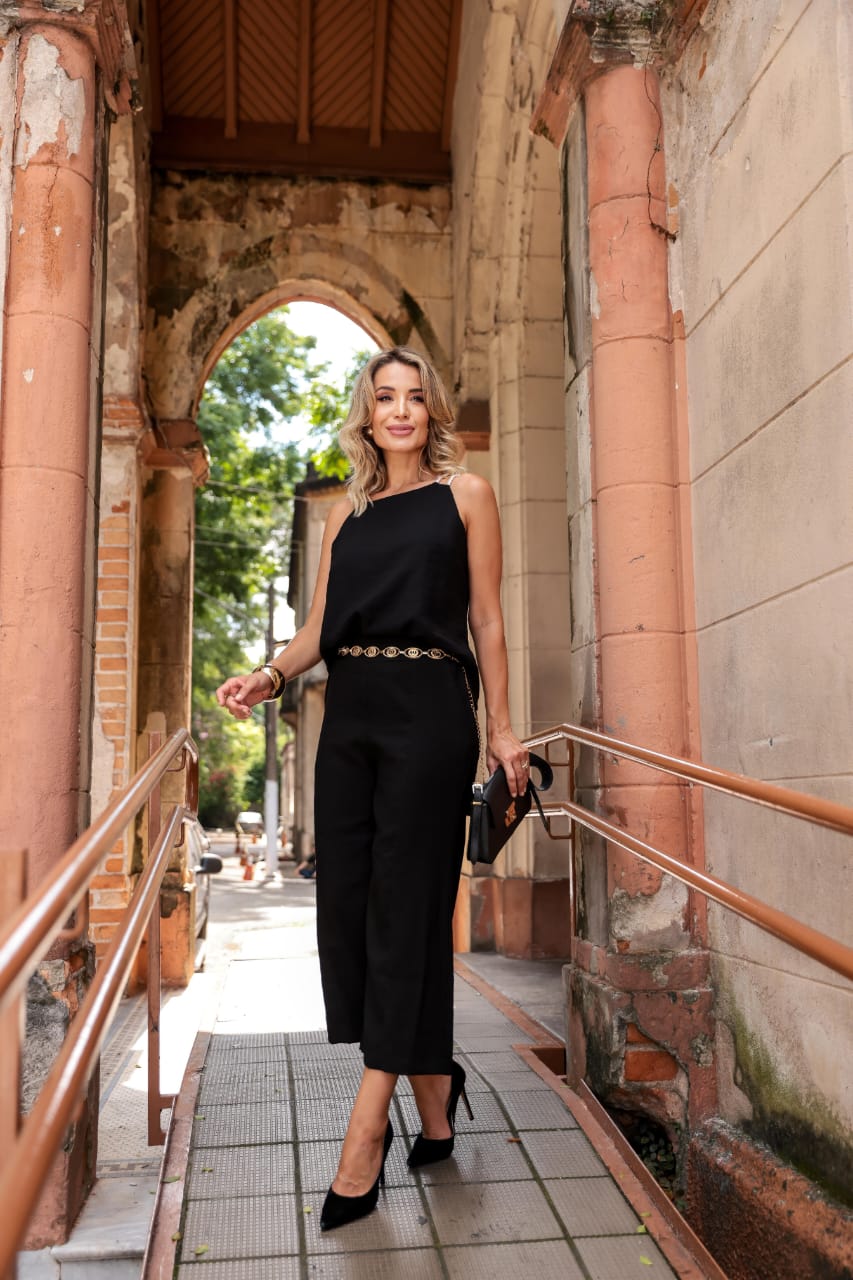 Conjunto de pantacurt em alfaiataria regata com gola redonda Rosiane