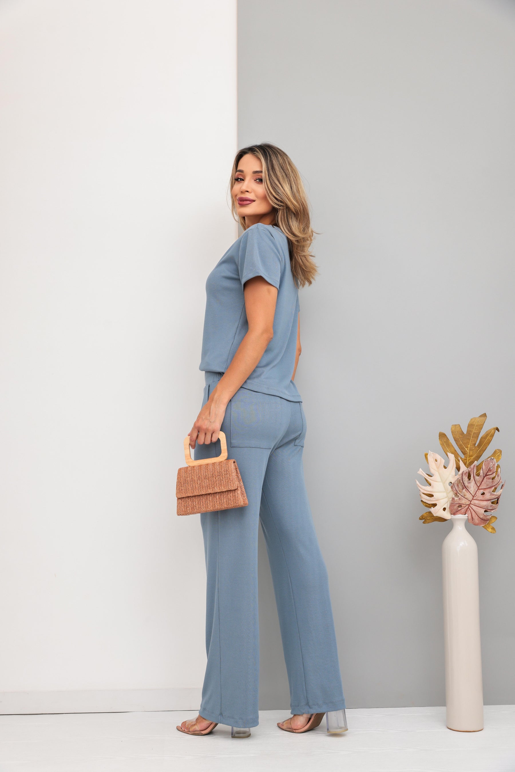 Conjunto de calça reta com blusa de manga curta Dália