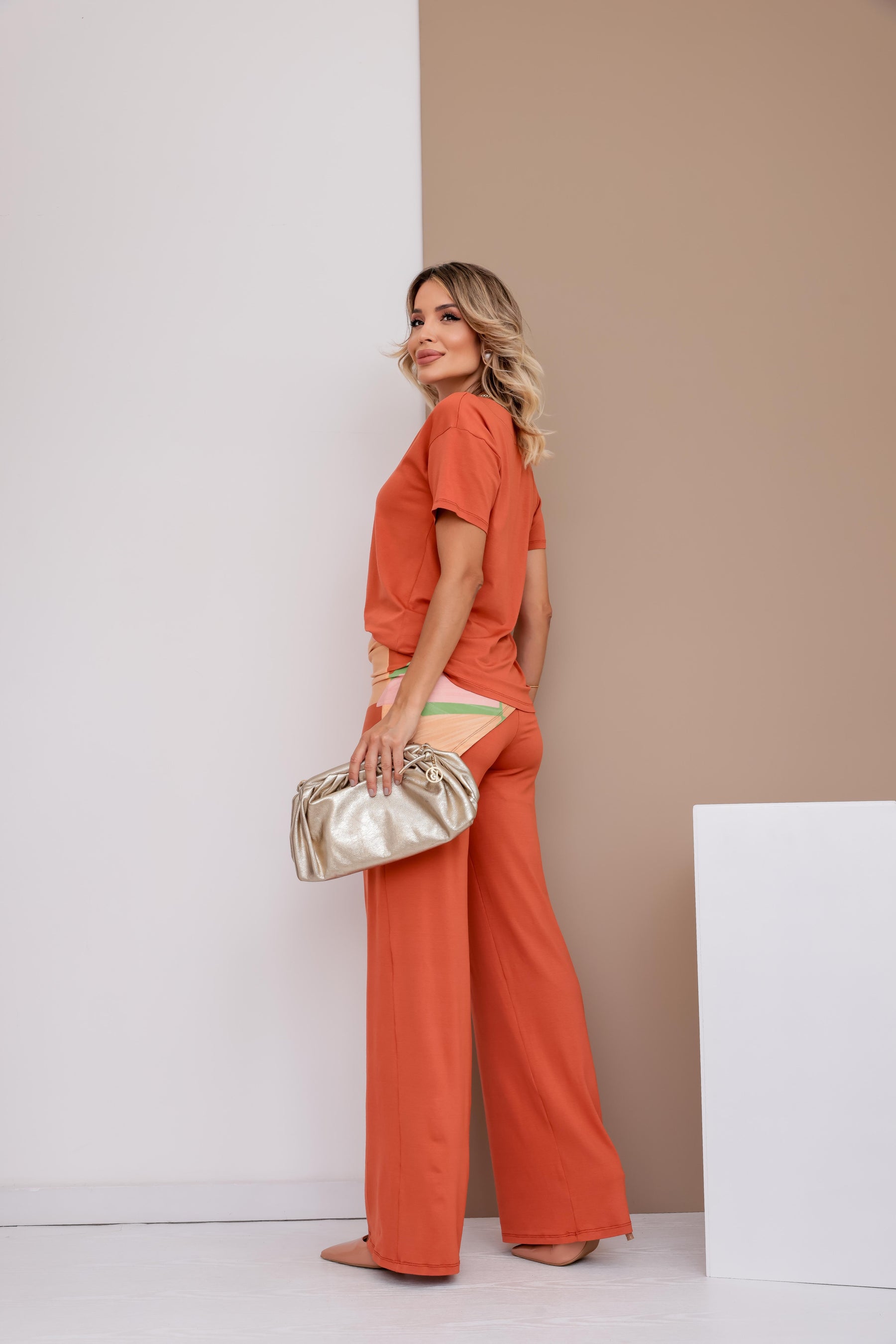 Conjunto de calça flare com blusa de manga curta e decote em V Boho