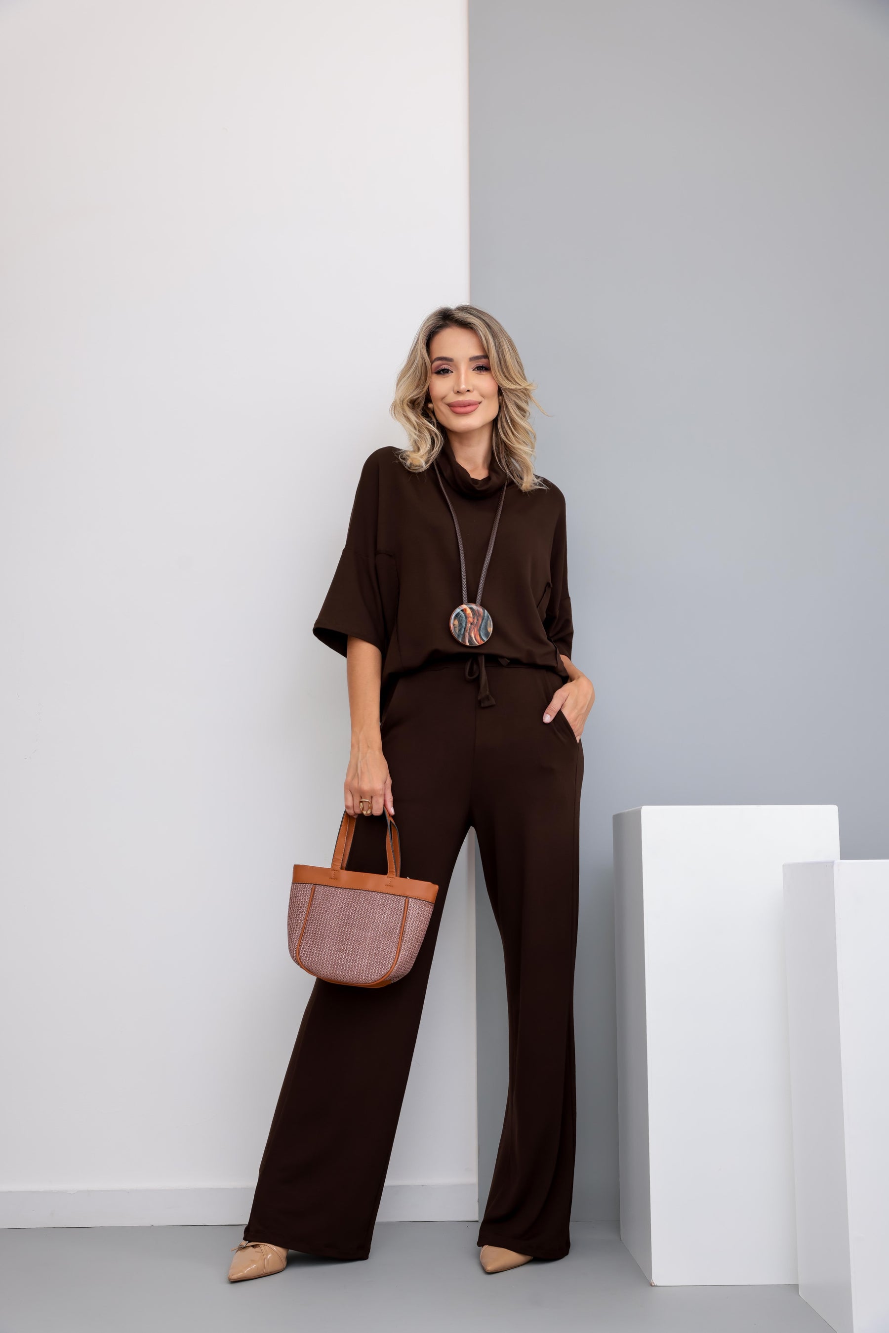 Conjunto de calça pantalona com manga curta e gola boba Lizandra