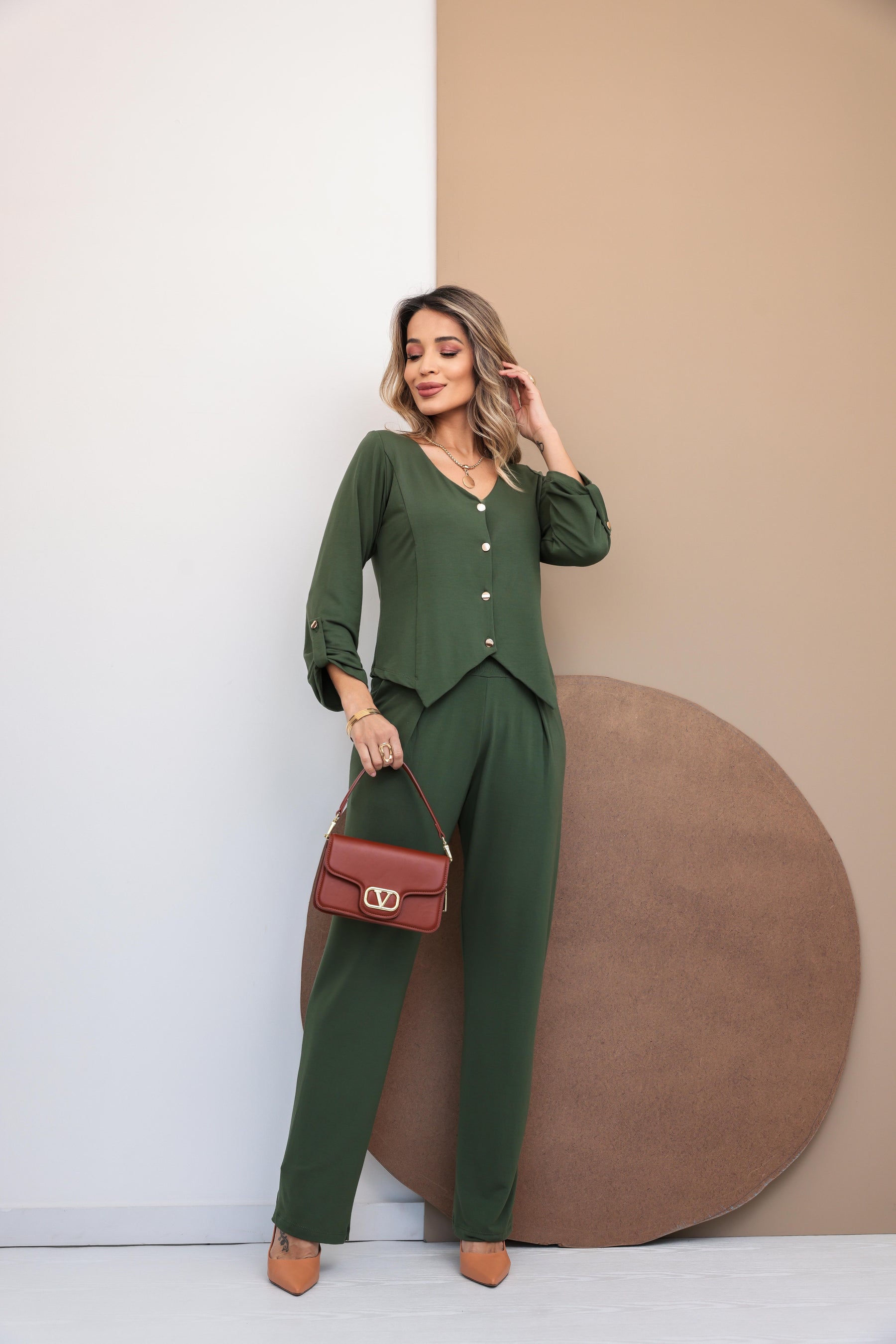 Conjunto de calça reta com blusa de botões e manga 7/8 Giovanna