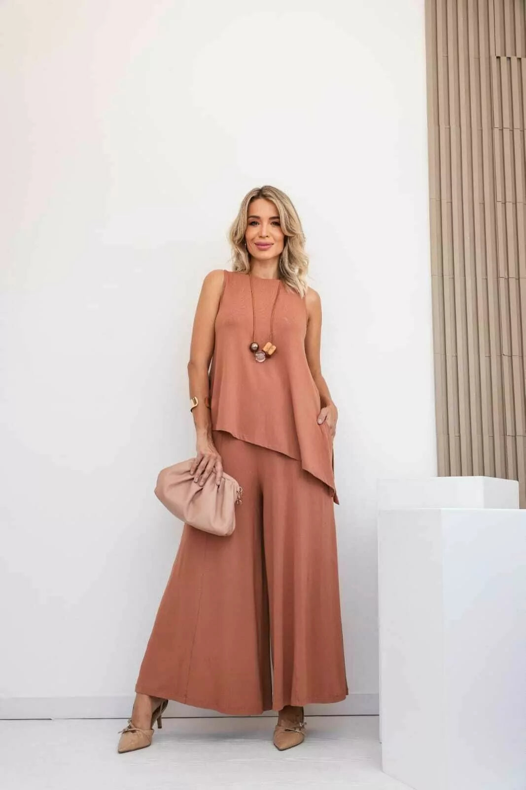 Conjunto de calça pantalona com blusa regata e gola redonda Carmen