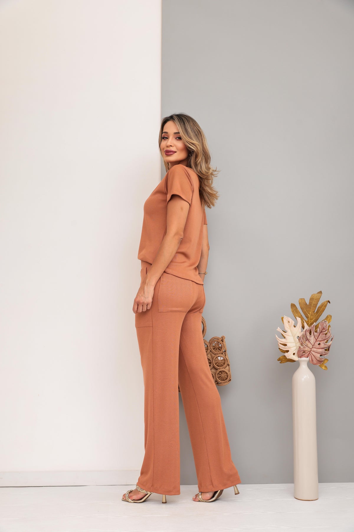 Conjunto de calça reta com blusa de manga curta Dália