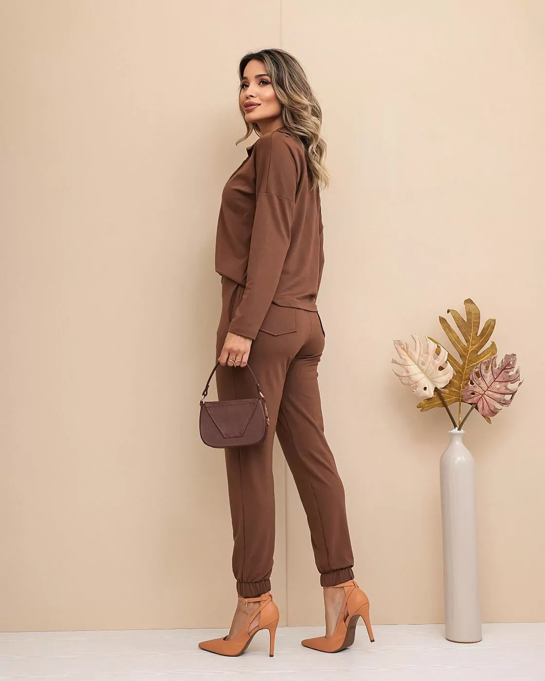 Conjunto de calça jogger com blusa de manga comprida e gola com zíper Mayara