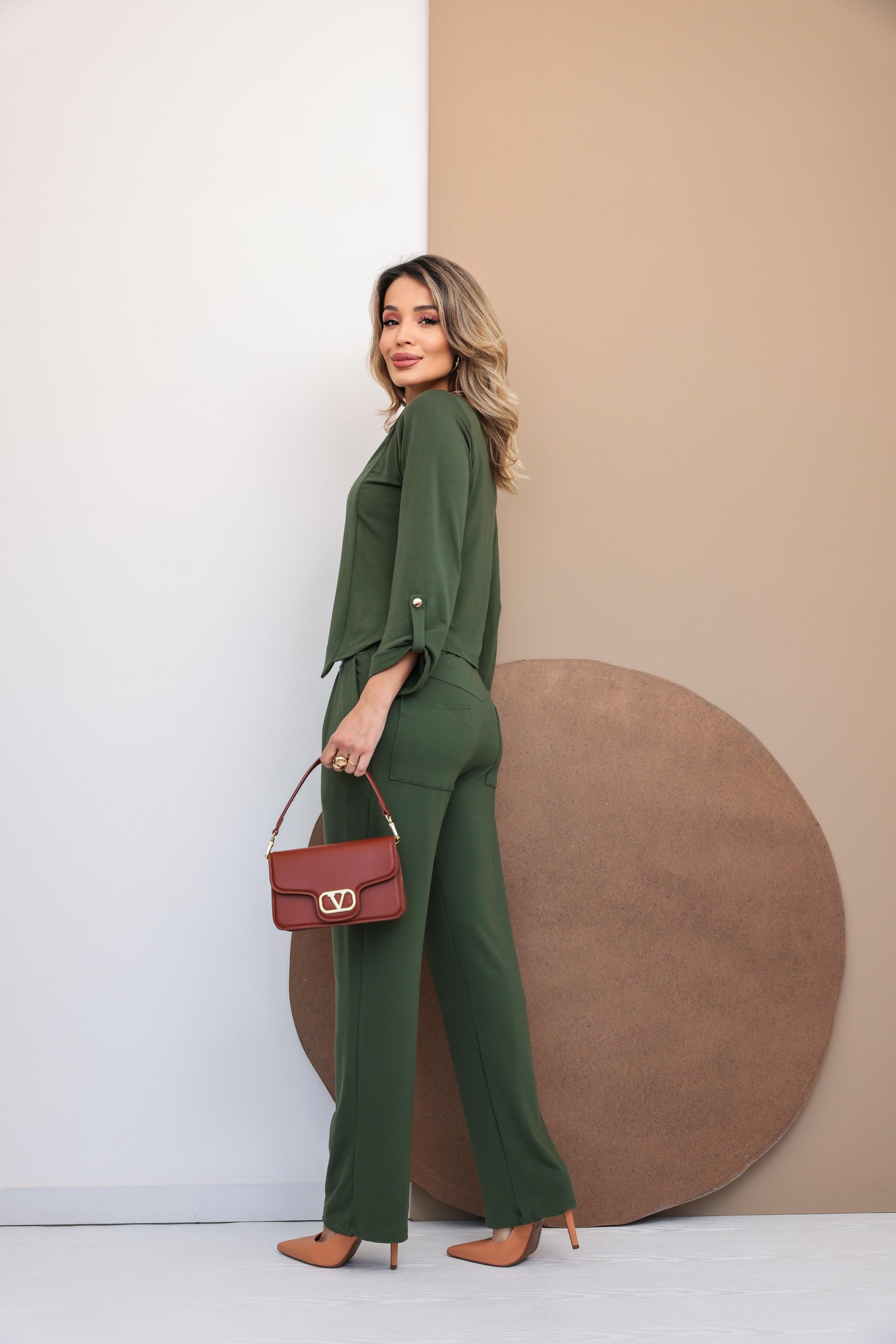 Conjunto de calça reta com blusa de botões e manga 7/8 Giovanna