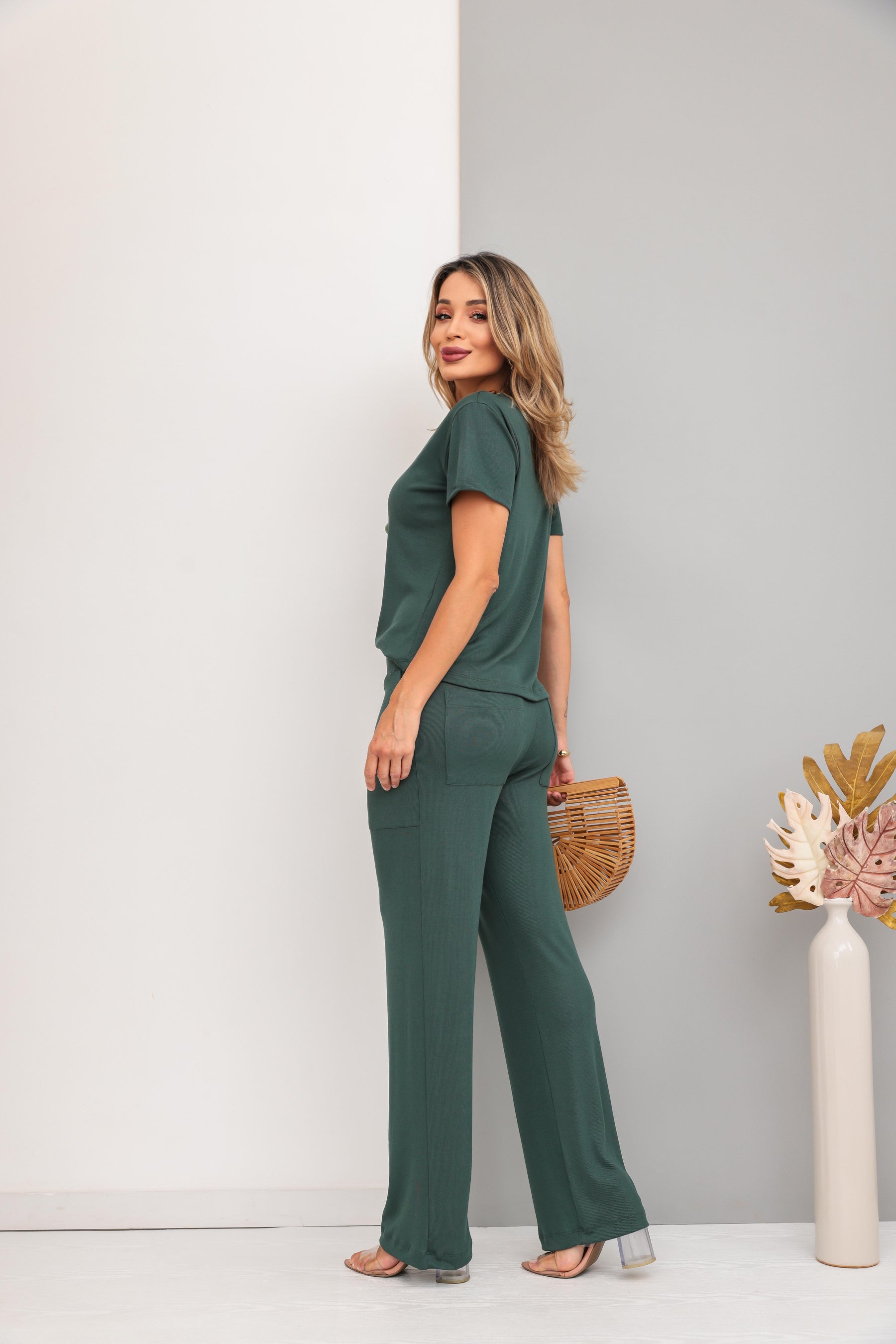 Conjunto de calça reta com blusa de manga curta Dália