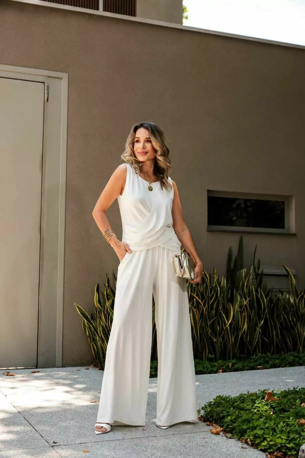 Conjunto de calça pantalona e blusa regata decote redondo Elisa