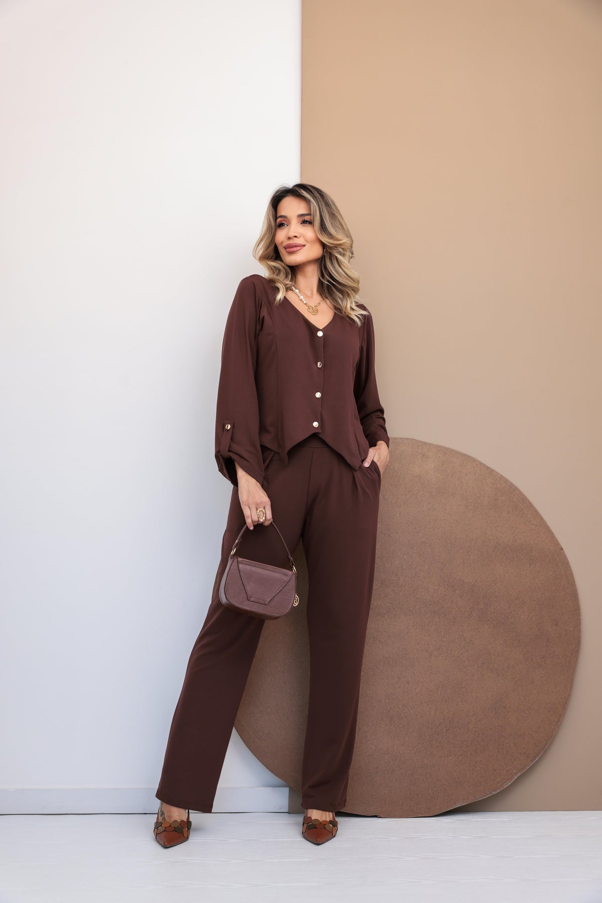 Conjunto de calça reta com blusa de botões e manga 7/8 Giovanna