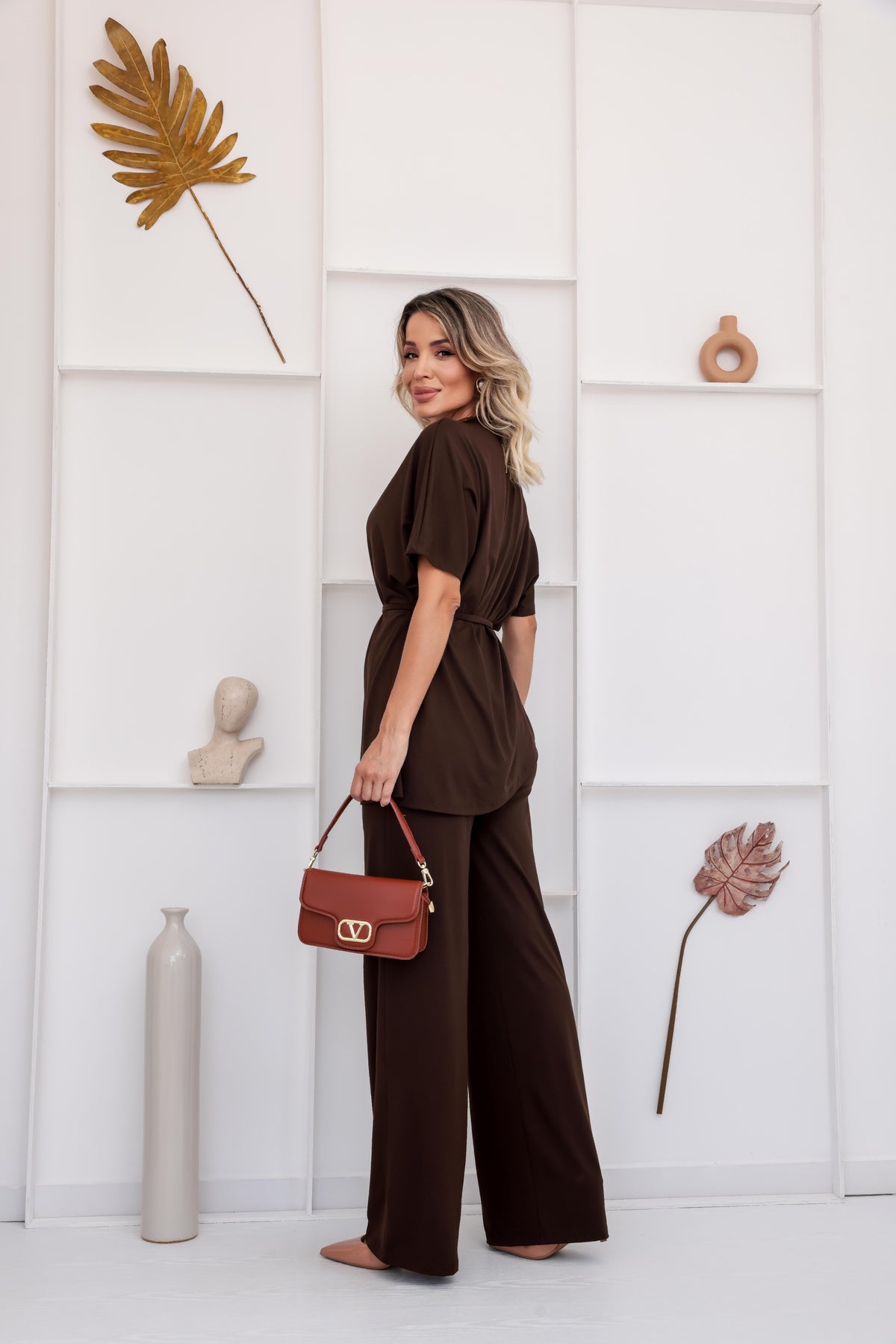 Conjunto de calça reta com blusa manga curta e decote em V Liege